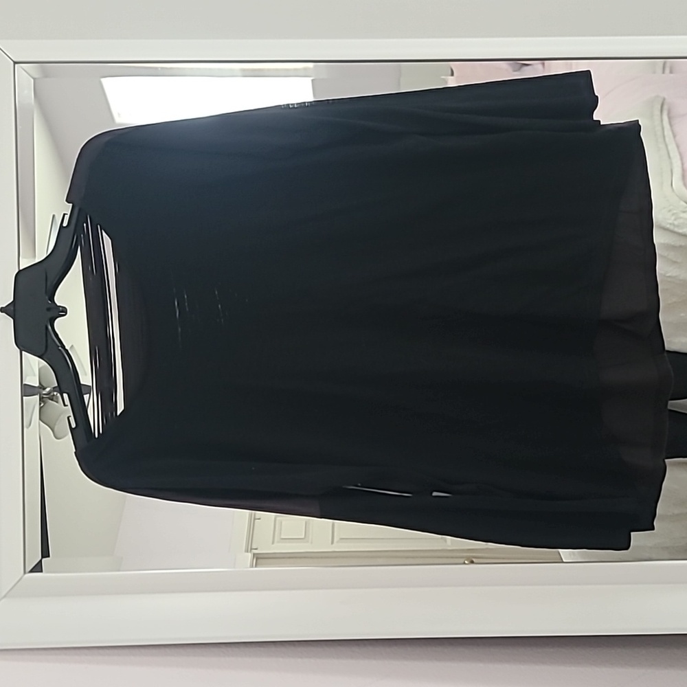 Very J Medium Black long sleeve top. NWT Cool design in back.